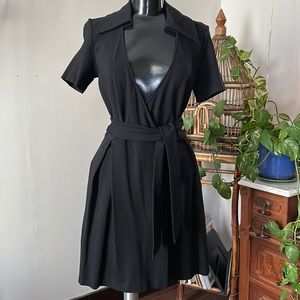 Iconic DVF classic wrap dress, Sz 6, black with pockets